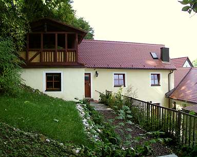 Guest house with pergola (24 kByte)
