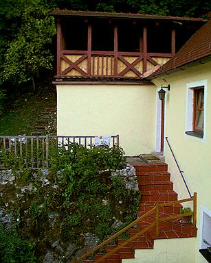 Stairway to the holiday apartments (JPG, 19 kByte)
