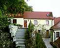 Holiday accommodation Goegerhaus in Egloffstein: Side building with the holiday apartments (JPG, 3 kByte)
For large-scale sights click onto the image