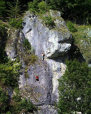 Climbing rock in the Trubach valley (JPG, 61 kByte)
